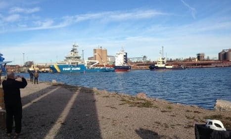 Stockholm 'sinking' oil spill ship safe