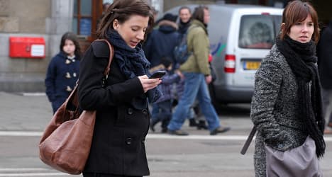 Swiss politicians against pedestrians on phone