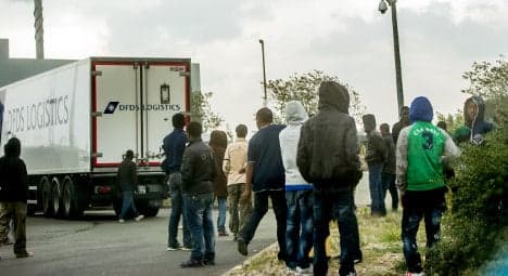 British migrant fences 'laughable': Calais mayor