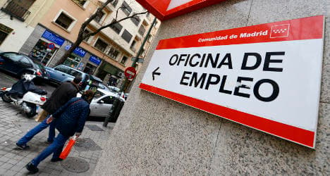 80,000 Spaniards join jobless line in October