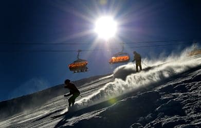 Skiing 'too expensive' for average families
