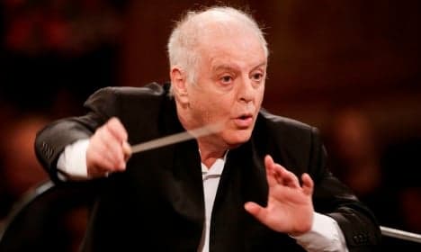 La Scala conductor outburst at fan's photos