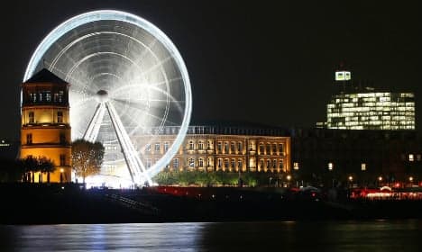 Ferris wheel's Christmas lights draw ire