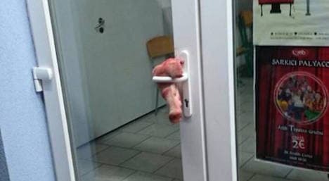 Pig's head hung on Mosque door in Vienna