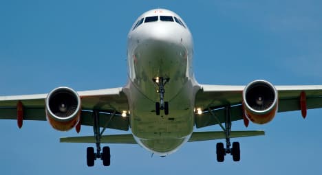 Man tries to open plane door over Munich