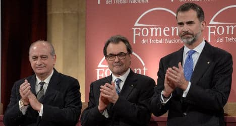 Spanish king praises unity on visit to Catalonia