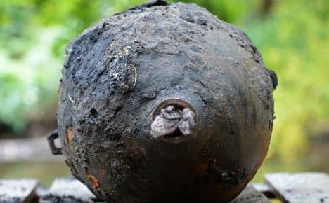 10,000 evacuated after WWII bomb find