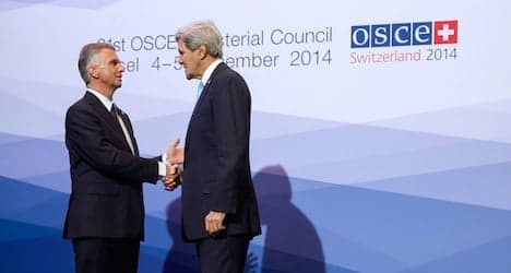 Putin hits back as Kerry raises Russian 'isolation'