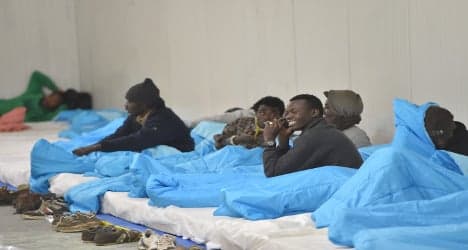 Calais shuts night shelter as temperatures rise
