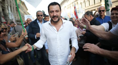 Italy's housewives ditch Renzi for the right: poll