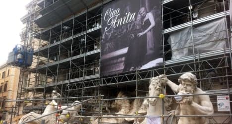 Rome's Trevi pays tribute to late La Dolce Vita star