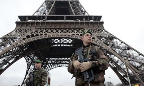 Tourists in Paris shaken by terror attacks