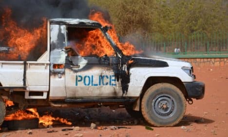 France warns citizens in riot-hit Niger