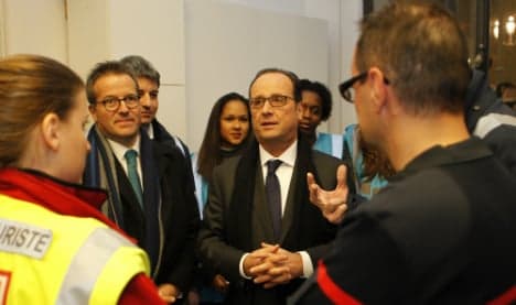 Hollande seeks to pep up French after 'tough year'