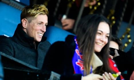 Torres looks on as Atletico up Real chase