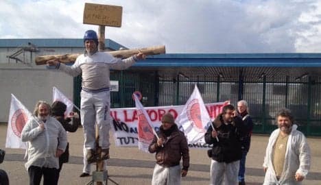 Jobless Italian in Fiat crucifixion stunt