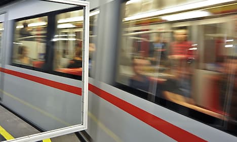 Bomb threat closes U6 metro station Handelskai