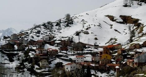 Spanish village trapped by snow for a month