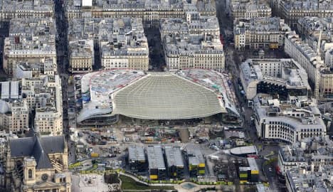 Terrorists threaten to hit Paris shopping centres