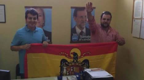 PP youth leaders quit over Nazi salute photo