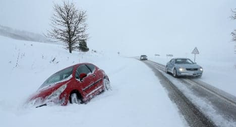 Hundreds stranded as snow cripples Spain