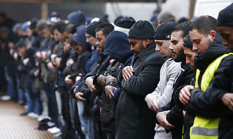 Copenhagen gunman's burial attracts hundreds