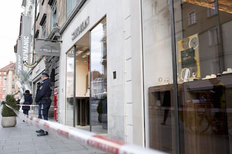 Three masked armed robbers hit Graz jeweller