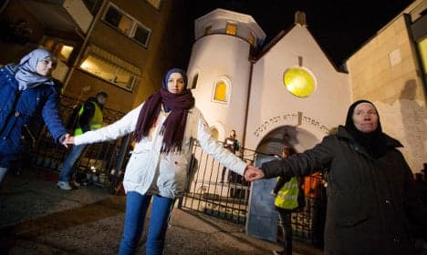 Swedes to form 'ring of peace' at synagogue