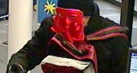 Lucerne police seek carnival mask robber