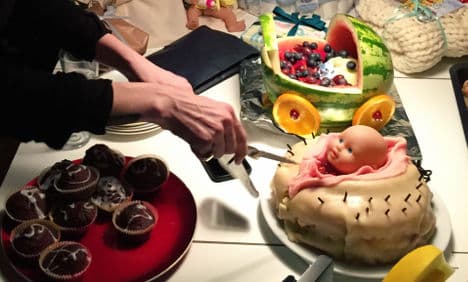 Mother-to-be shocked by lifelike birth cake