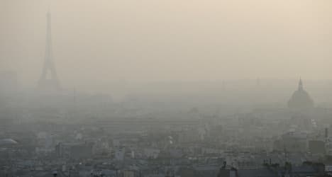 Paris pollution prompts free public transport call