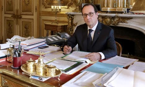 Does Hollande have the world's messiest desk?