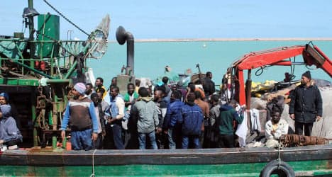 Up to 400 migrants die as boat capsizes
