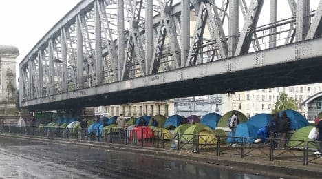 Migrant camps emerge in the heart of Paris