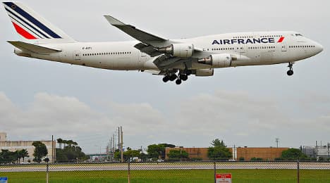 Air France brings in two-person cockpit rule