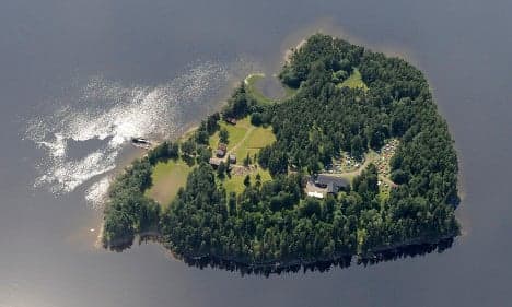 Swedish teens build on Breivik massacre spot