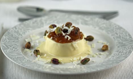 How to make Panna cotta with cloudberry jam