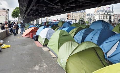 Paris migrant camp taken down over scabies fears
