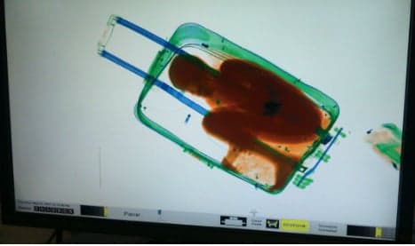 Suitcase boy can stay with parents in Spain