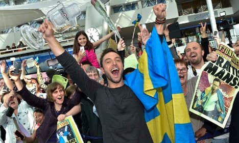 Eurovision winner Måns celebrates with pizza