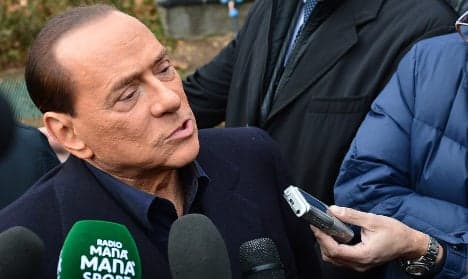 Berlusconi cools AC Milan takeover talk