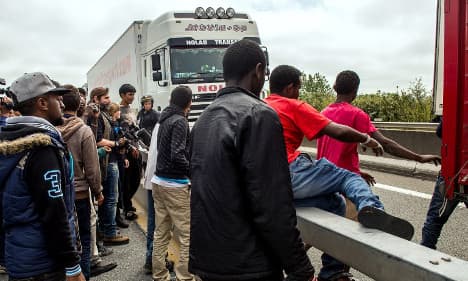 UK drivers warned after tensions rise in Calais