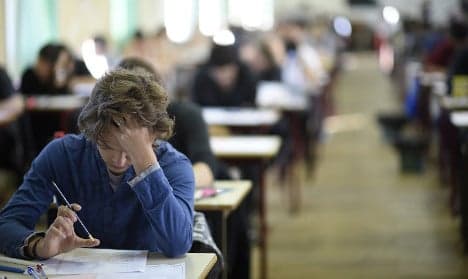 French pupils rebel over 'impossible' English test