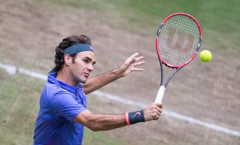 Federer powers through to tenth Halle final