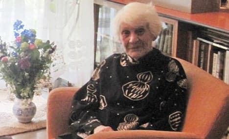 102-year old finally earns Nazi-denied doctorate