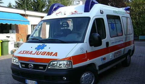 'Hero' ambulance driver has heart attack at wheel
