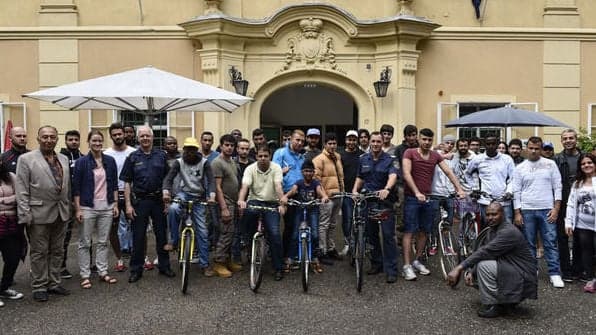 Police give asylum seekers bike training
