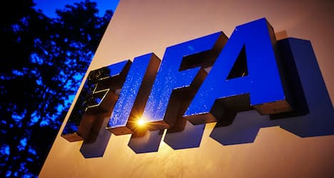 Fifa staff in Zurich give Blatter standing ovation