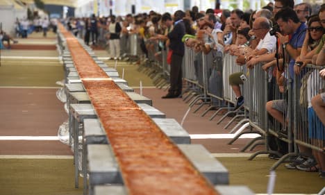 Italian city makes world's longest ever pizza