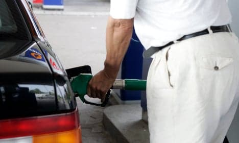 Petrol companies cut prices at Swedish pumps